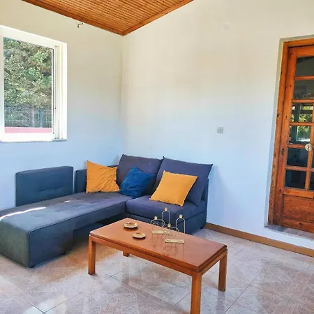 House Near Olympia Sleeps 6 *