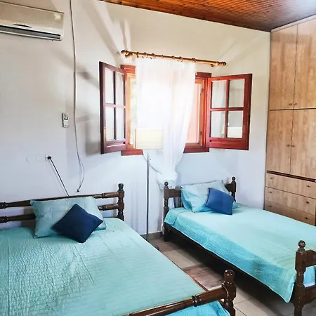 House Near Olympia Sleeps 6 *